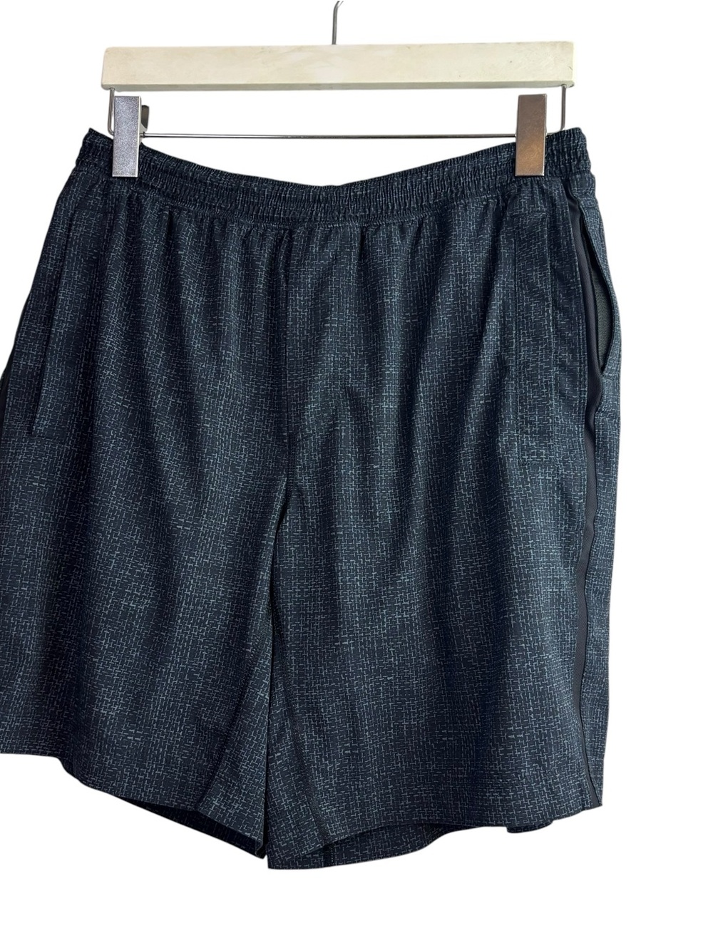 Lululemon Pace Breaker Shorts Navy Blue white Size size XL.